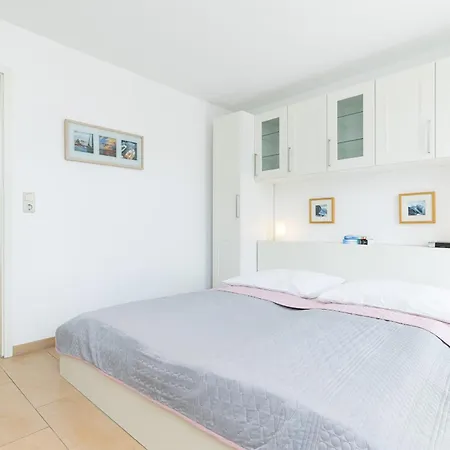 Kapitaenshaus Nr 12 * Laboe