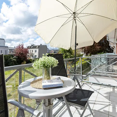 Kapitaenshaus Nr 12 *